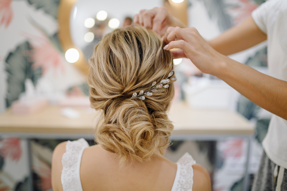 Chignon de mariée élégant et naturel