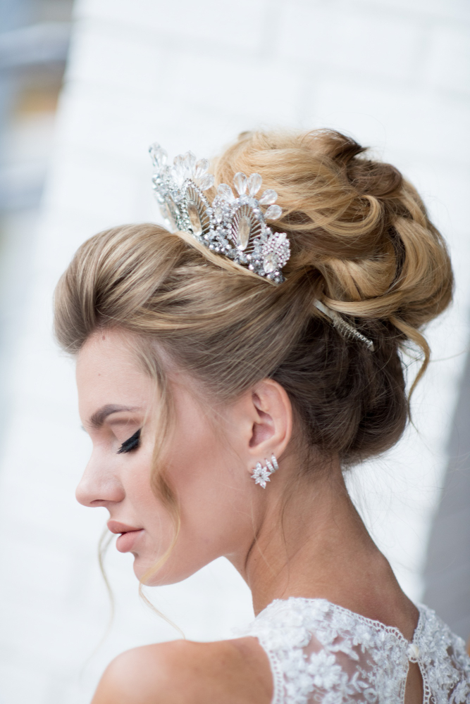 Chignon de mariée élégant et naturel